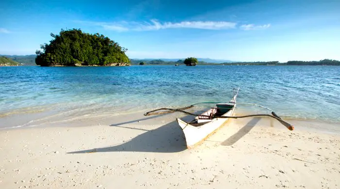 Britanica Group of Islands is one Surigao Del Sur tourist spots.