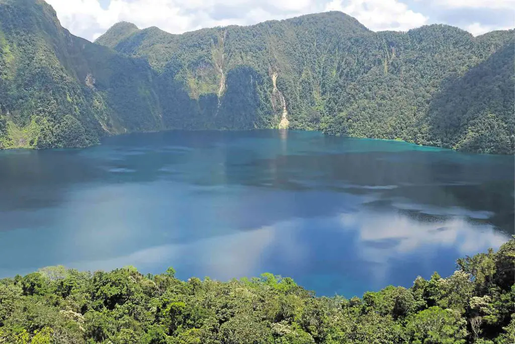 Lake Holon is one of the famous tourist destinations in the Philippines
