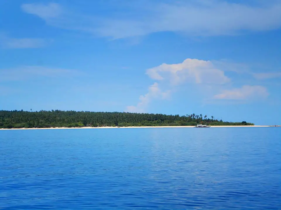 Mongpong Island is one of the best tourist spots/attractions/destinations in Marinduque
